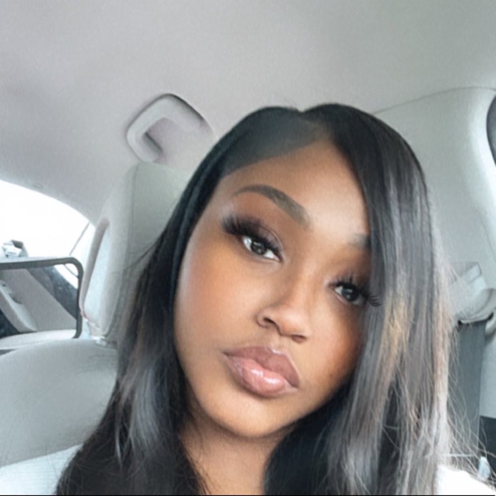 Meet your Posher, Yanna